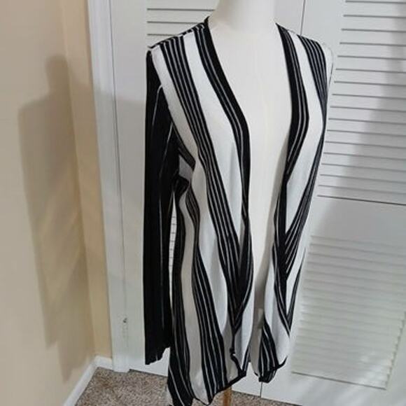 Chico's 1 (US 8/10)Black & White Cotton Rayon Blend high-low Cardigan Sweater - Picture 1 of 12